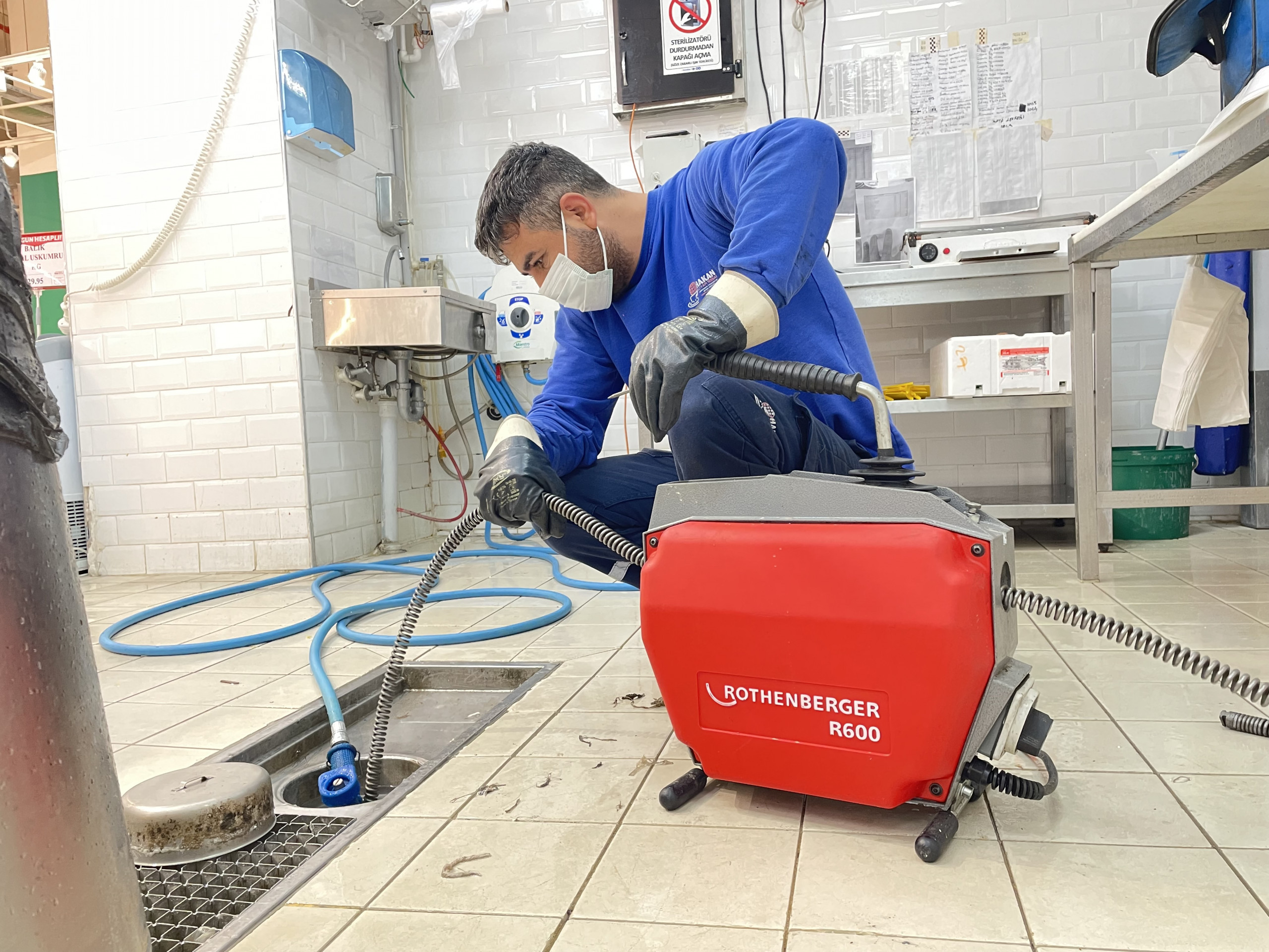 Tıkanıklık Açma: Evde Banyo Lavabo Tıkanıklığı Nasıl Giderilir?